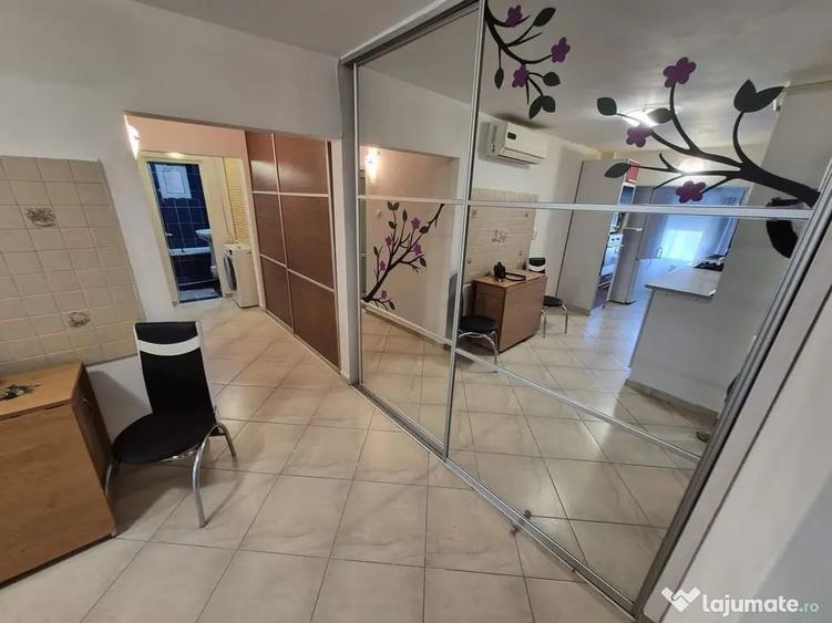 Apartament cu 3 camere decomandat în Micro 16