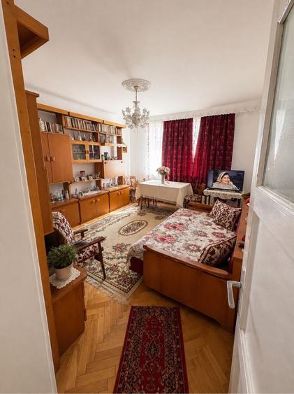 Apartament cu 2 camere decomandat în Săvinești