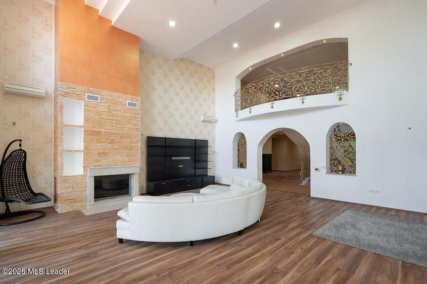 Casă individuală cu 11 camere cu Canalizare în Cernica