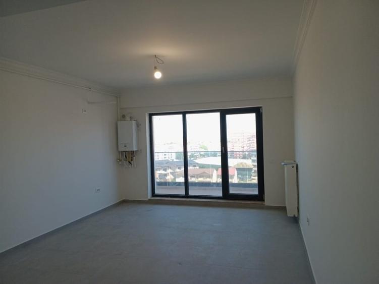 Apartament cu 3 camere decomandat în Energia