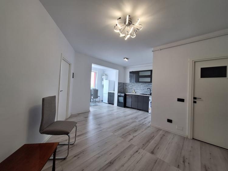 Apartament cu 3 camere semidecomandat, mobilat în Florești