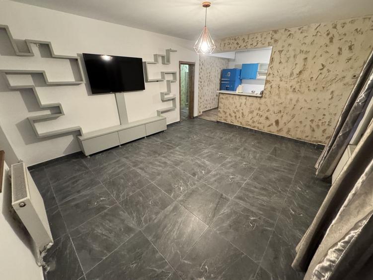 Apartament cu 2 camere decomandat, mobilat în Casa de Cultură