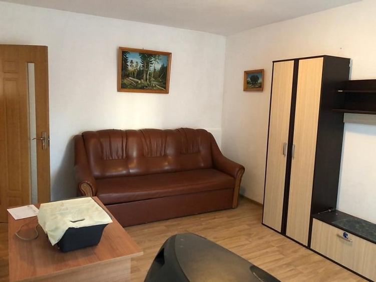 Apartament cu 2 camere decomandat în Podul de Fier