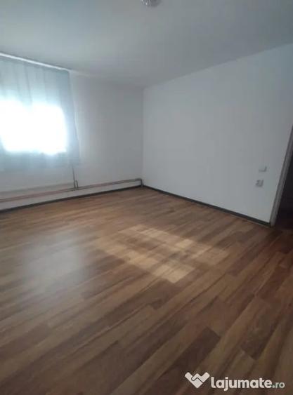 Casă cu 3 camere cu Teren 500 Mp în Predeal