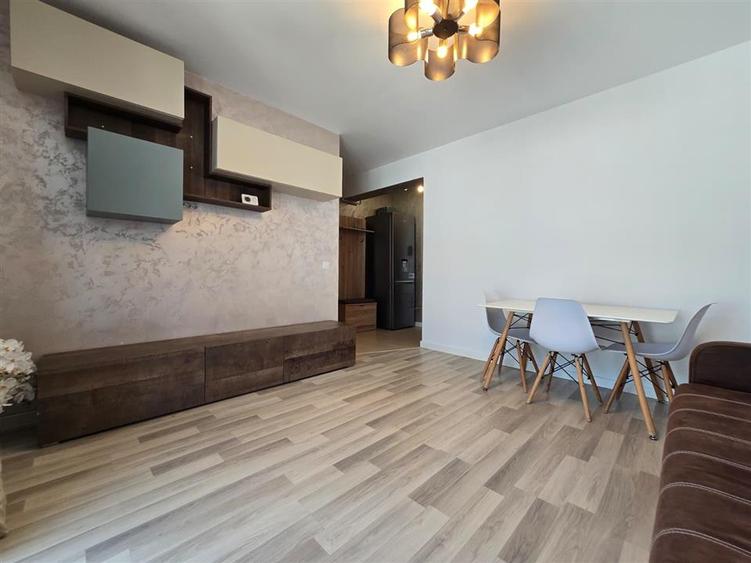 Apartament cu 2 camere decomandat în Rediu