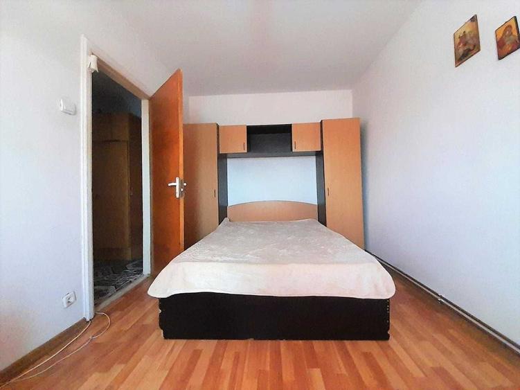 Apartament cu 3 camere decomandat în Păcii