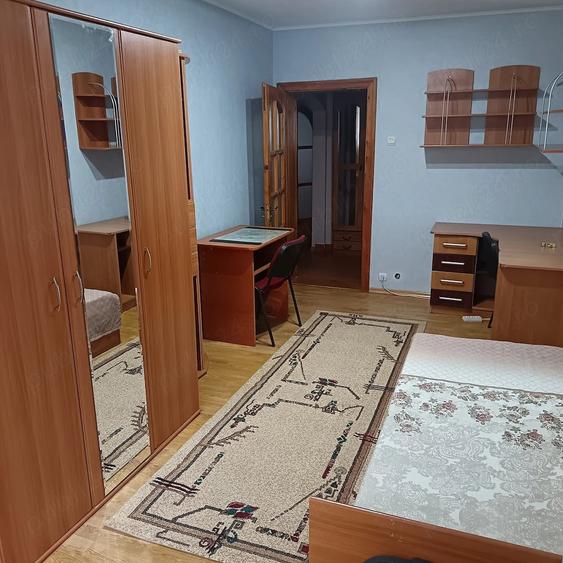 Apartament cu 3 camere decomandat în George Enescu
