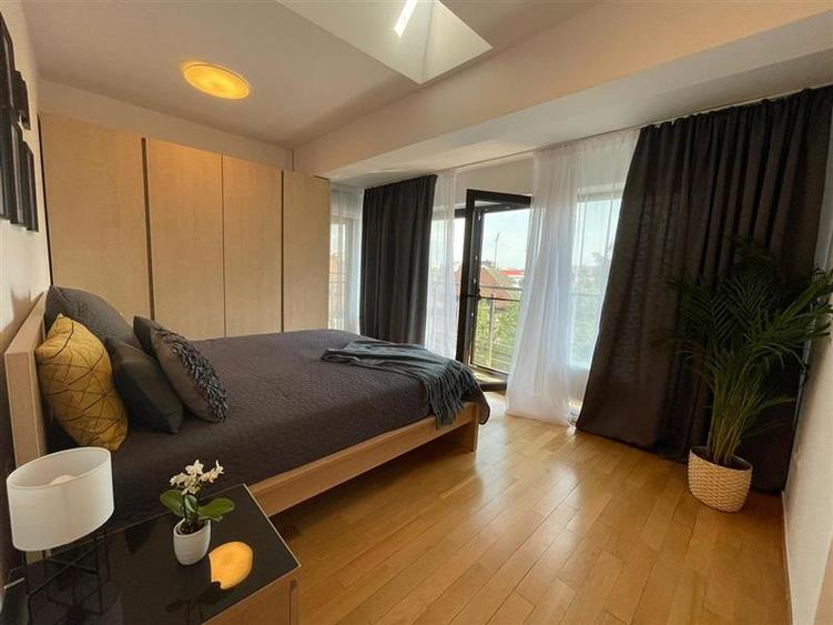 Apartament cu 5 camere decomandat în Floreasca