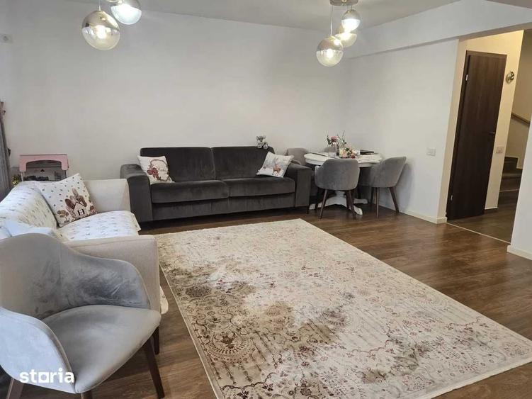 Casă cu 4 camere semidecomandat în Central