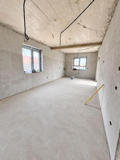 Duplex cu 4 camere cu Canalizare în Giroc