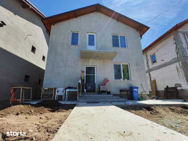 Casă cu 4 camere cu Teren 300 Mp în Agigea