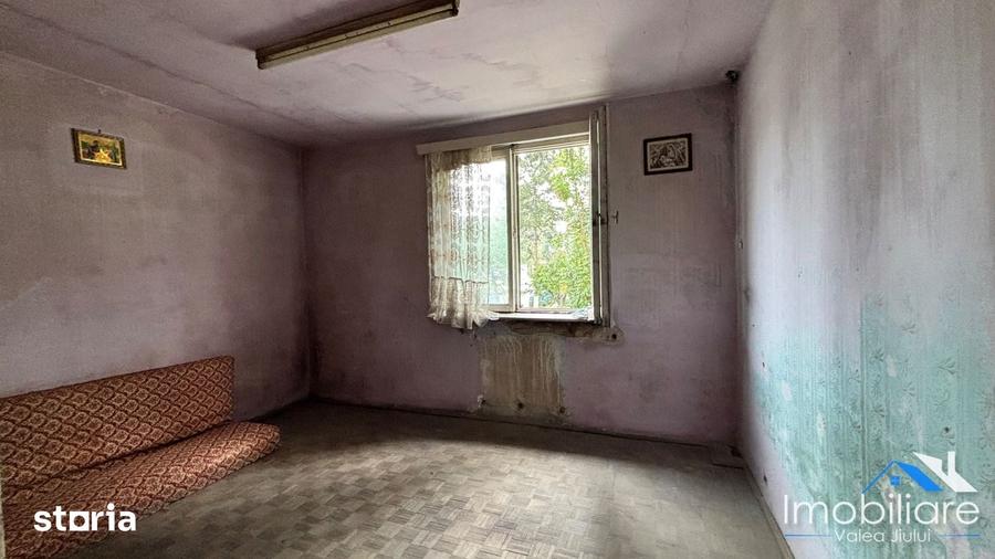 Apartament 2 camere Petro?ani, Str. Oituz, Etaj 1 - 8
