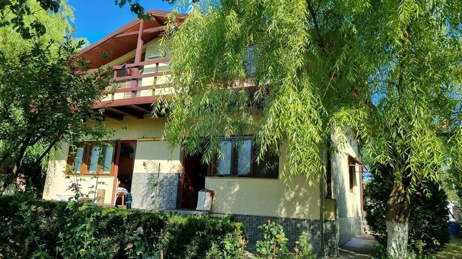 Casă individuală cu 8 camere cu Teren 1000 Mp în Sud-Est