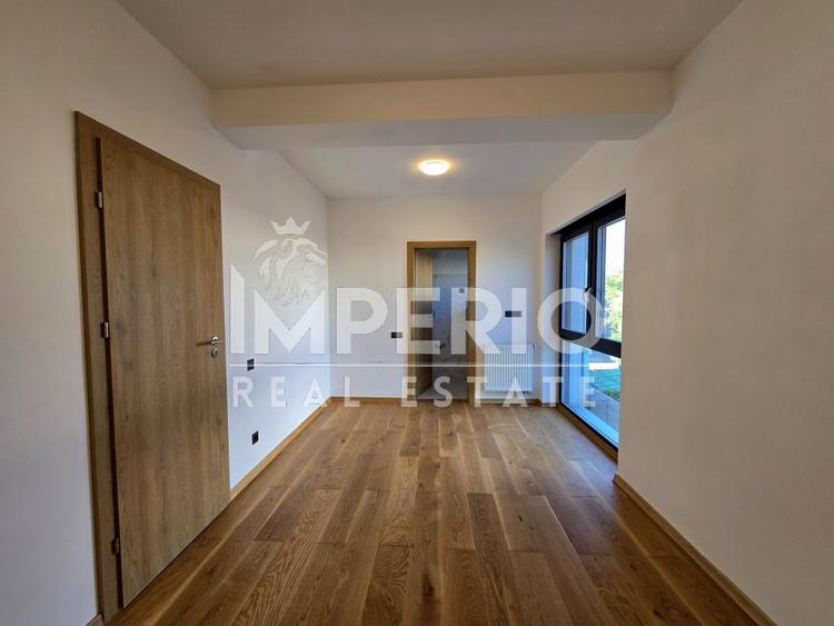 Casă individuală cu 12 camere cu Canalizare în Mărăști