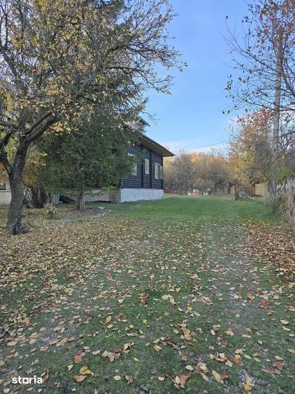 Casă cu 7 camere cu Teren 3800 Mp în Central