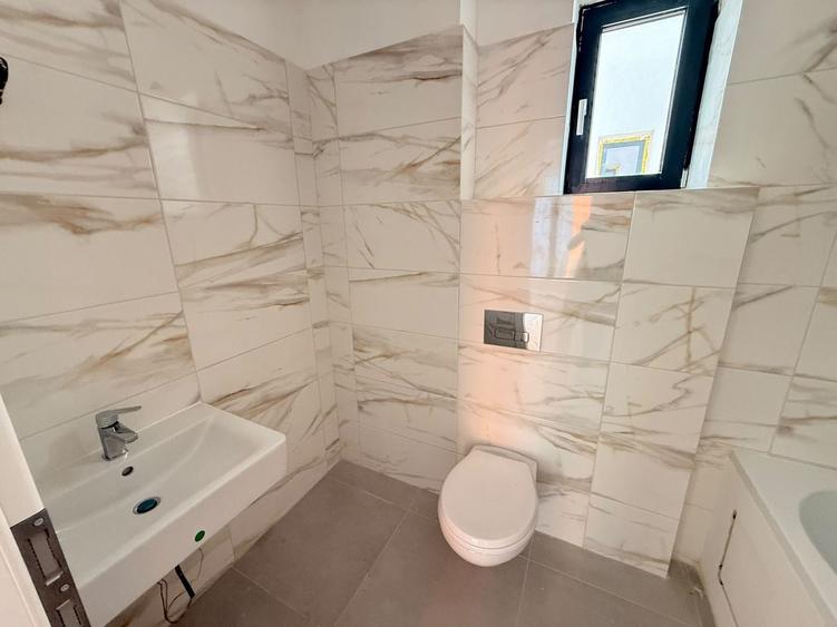 Apartament cu 3 camere semidecomandat în Unirii