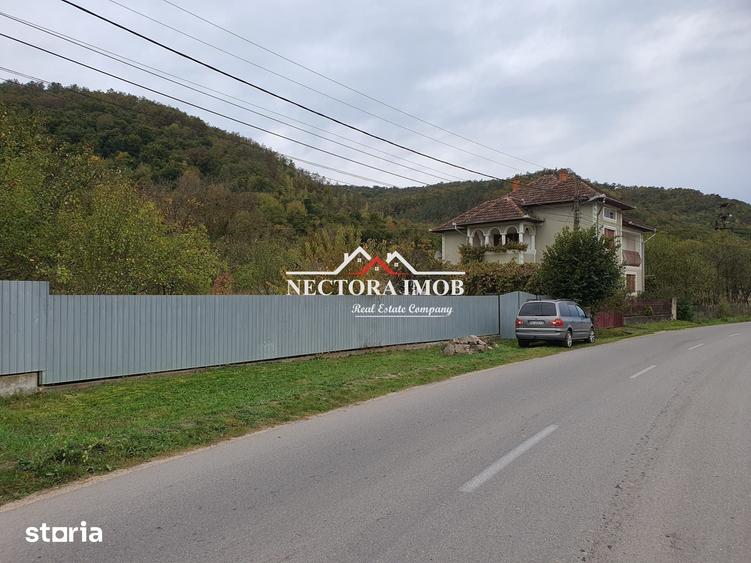 Casă cu 7 camere cu Teren 2300 Mp în Orașul Nou
