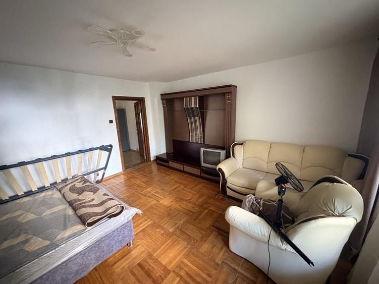 Apartament cu 2 camere decomandat în Exterior Vest