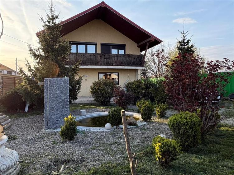 Casă individuală cu 4 camere cu Canalizare în Zahanaua