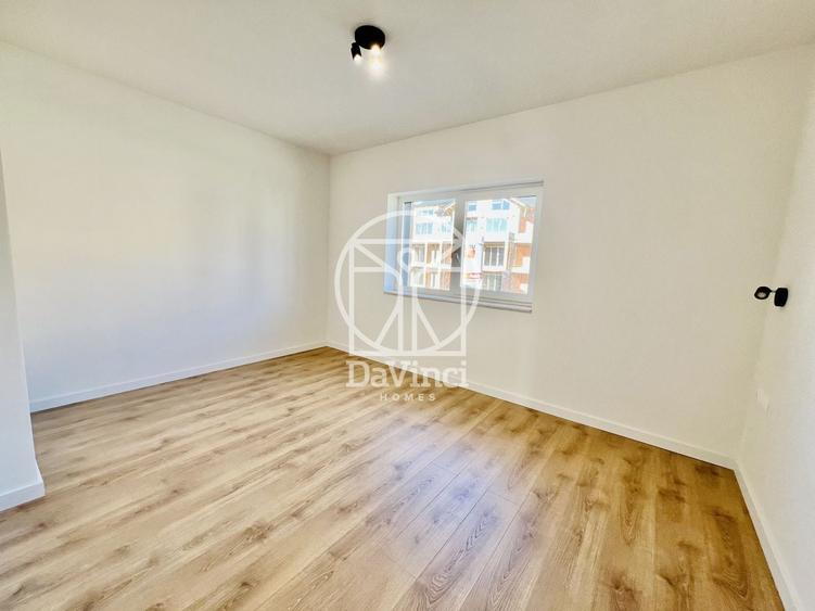 Apartament cu 3 camere semidecomandat în Exterior Vest