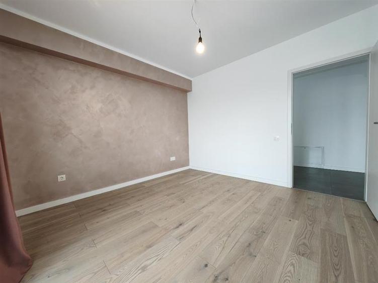 Apartament cu 3 camere decomandat, mobilat în Tractorul