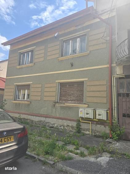 Casă cu 4 camere cu Teren 798 Mp în Botizului