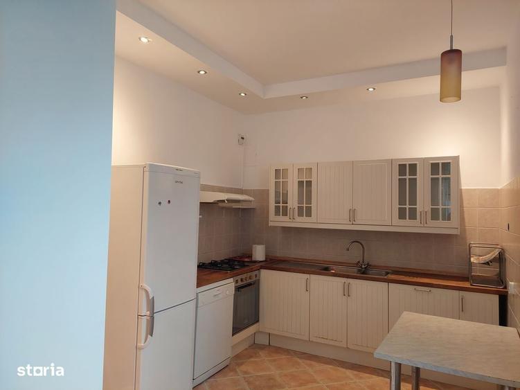 Casă cu 4 camere cu Teren 500 Mp în Central