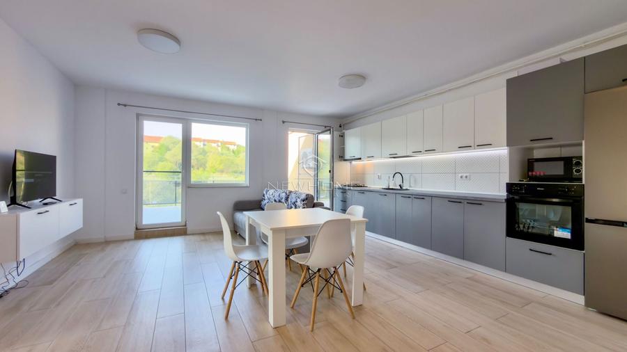 Apartament 3 camere, 70 mp, tersa 45 mp, 2 parcari, Floresti - 1