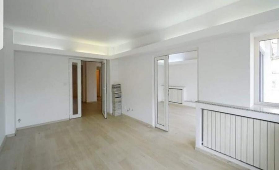 Apartament cu 3 camere decomandat în Unirii