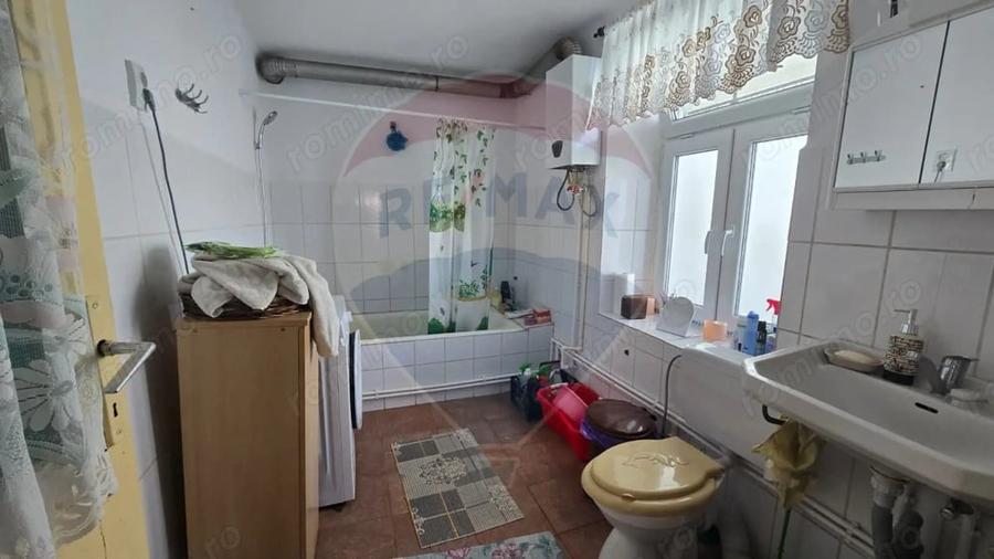 Casă cu 3 camere cu Teren 847 Mp în Central