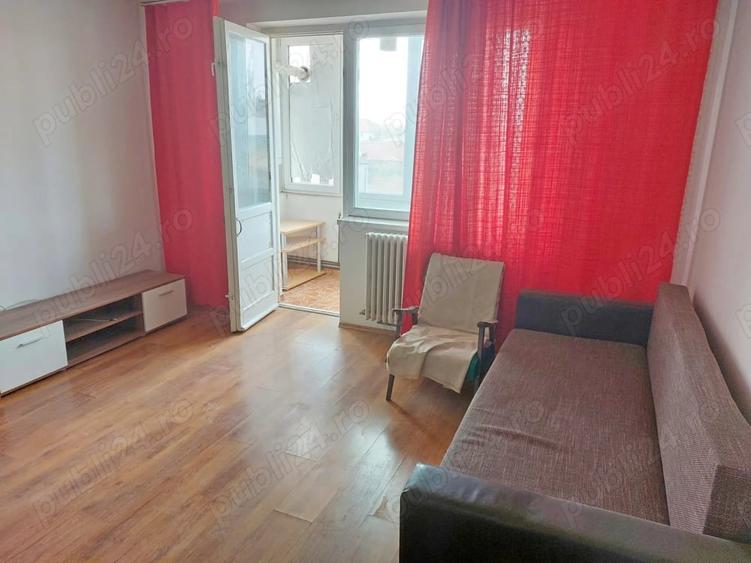 Apartament cu 3 camere semidecomandat în Bălcescu
