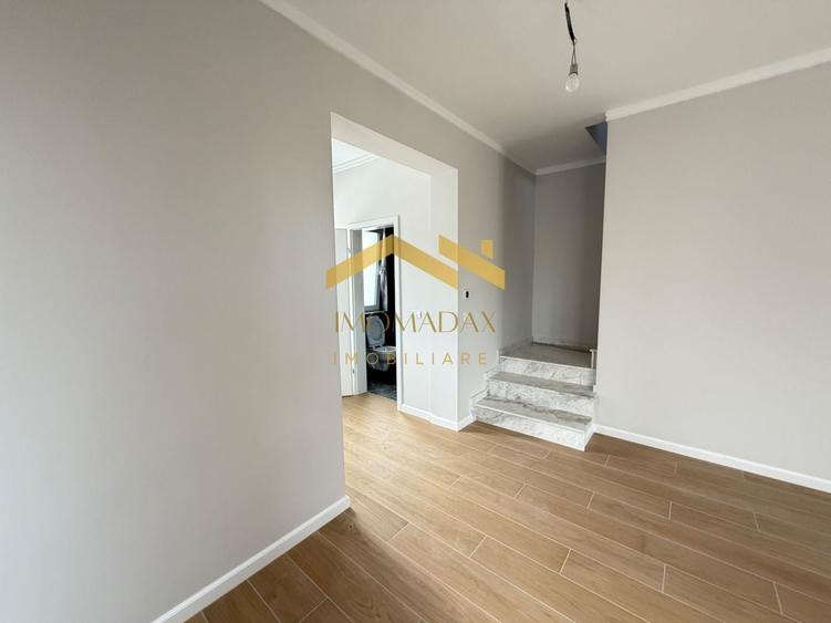 Duplex cu 4 camere cu Canalizare în Bucovăț (Remetea Mare)