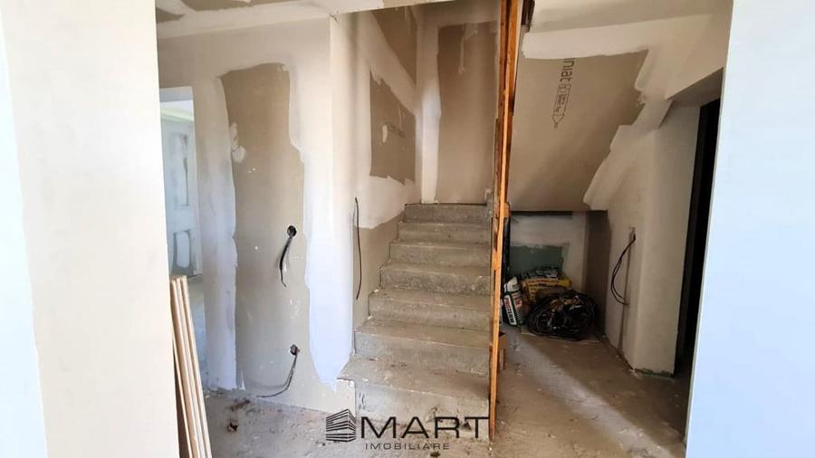 Casă cu 7 camere cu Teren 250 Mp în Șelimbăr