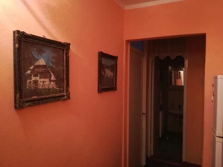 Apartament cu 4 camere decomandat în Sârbi