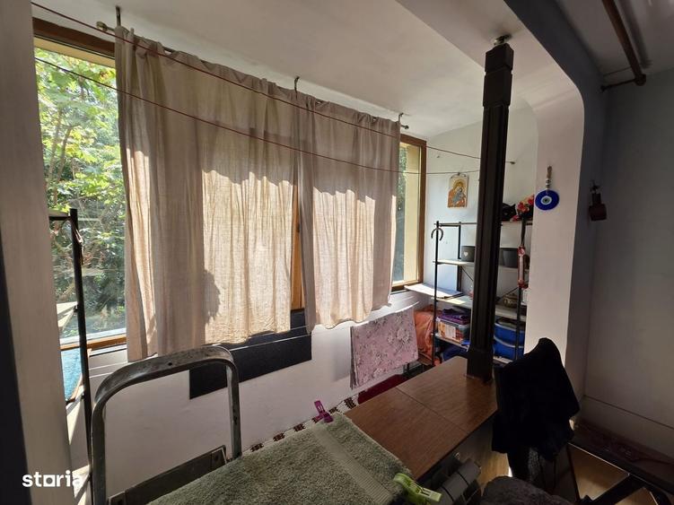 Apartament cu 3 camere decomandat în Valea Ialomiței