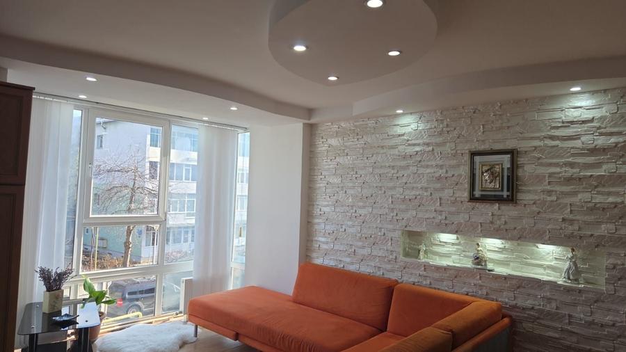 Apartament cu 2 camere decomandat în Exterior Vest