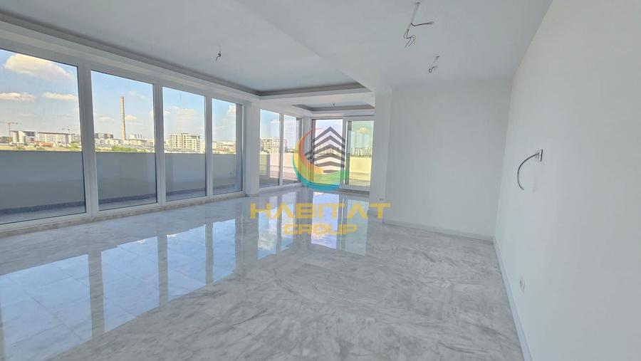 Penthouse cu 4 camere decomandat în Berceni