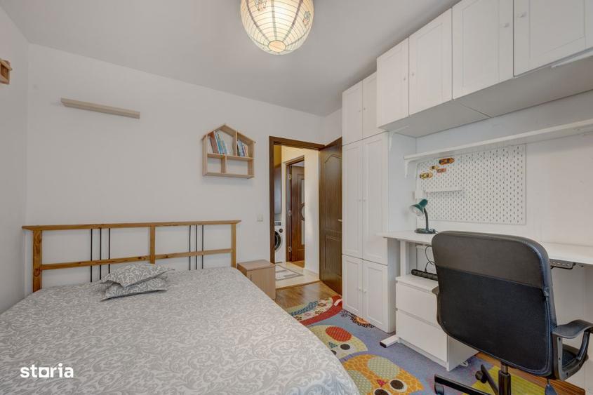 Apartament cu 3 camere semidecomandat, mobilat în Apărătorii Patriei
