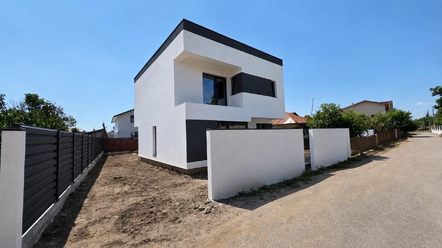 Casă individuală cu 4 camere cu Teren 344 Mp în Berceni