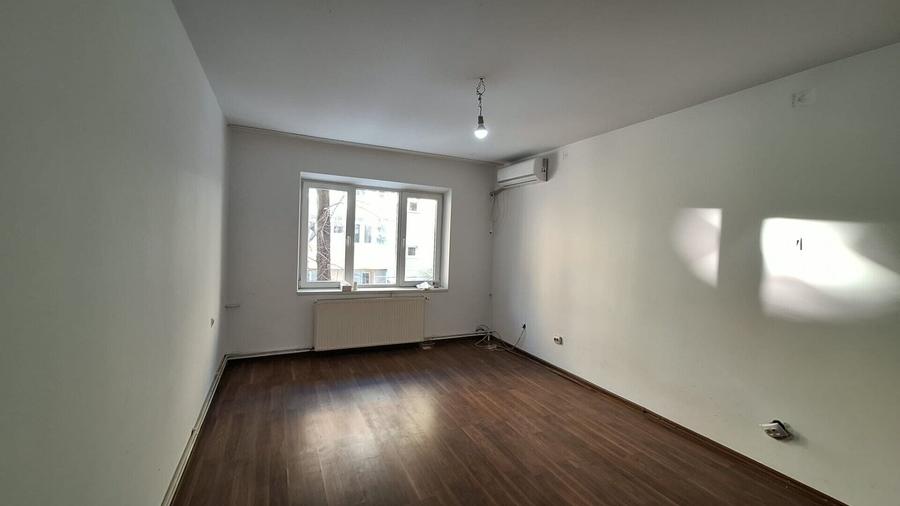 Apartament cu 3 camere decomandat în Dristor