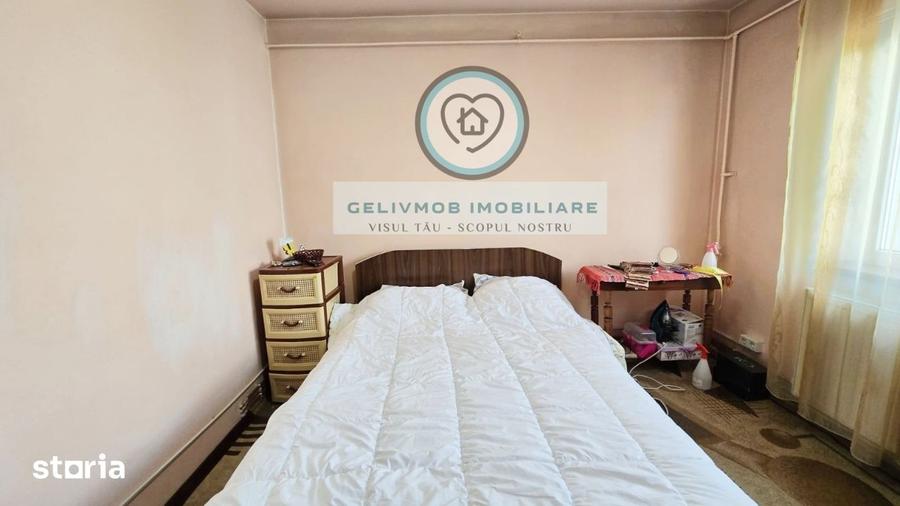 Apartament cu 3 camere decomandat în Mihai Bravu