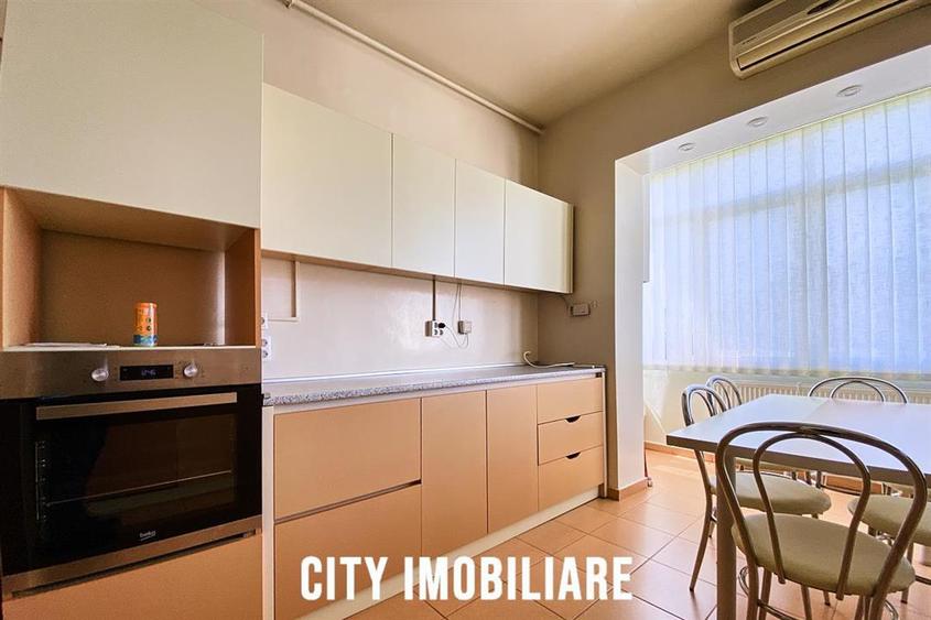 Apartament cu 3 camere decomandat, mobilat în Central