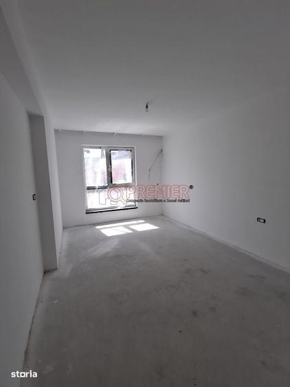 Apartament cu 4 camere în Apărătorii Patriei