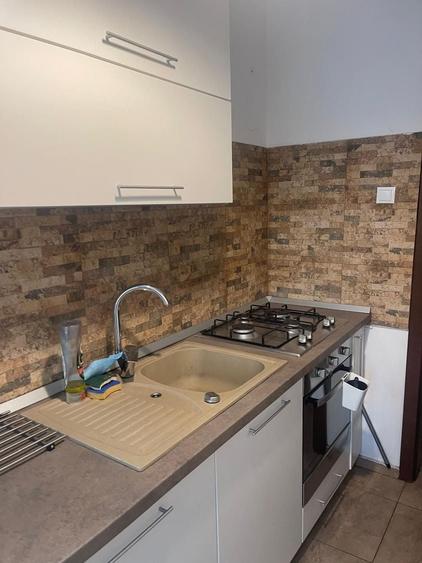 Apartament cu 2 camere semidecomandat în P-ța Victoriei