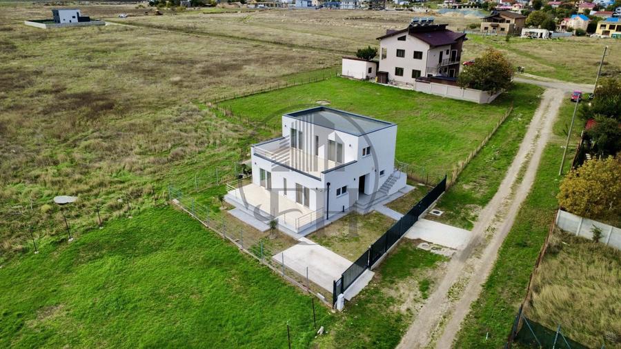 Casă individuală cu 5 camere cu Canalizare în Est