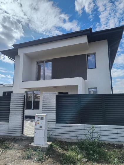Casă cu 4 camere în Odăile