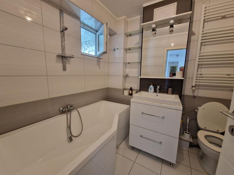 Apartament cu 3 camere decomandat în Circumvalațiunii