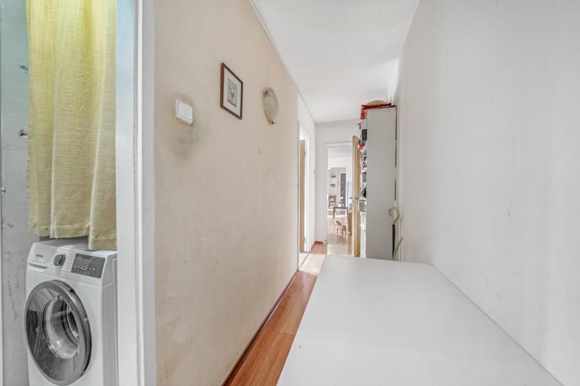 Apartament cu 3 camere semidecomandat, mobilat în Berceni