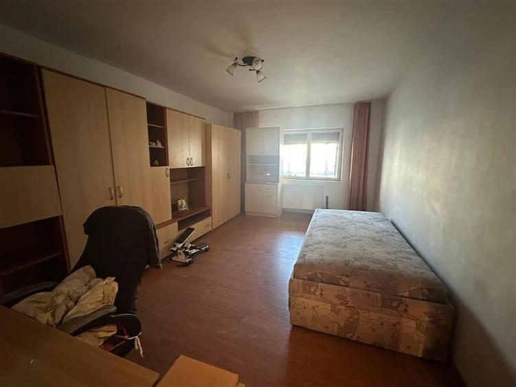 Apartament cu 3 camere decomandat, mobilat în Luncă