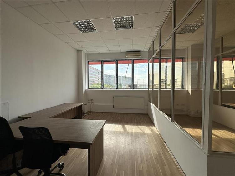 Birou, de 129 mp, în Central